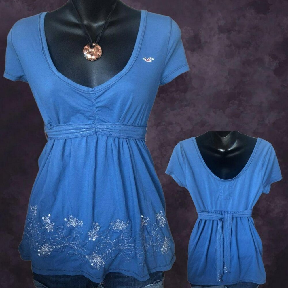 Rare vintage Hollister Blue Floral Embroidered Scoop Neck Top